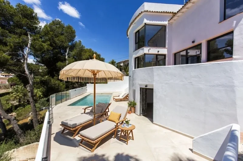 Modern villa with sea views for sale in Cala Advocat, Benissa