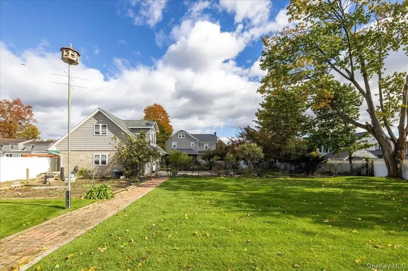 331 Mineola Boulevard, Mineola, NY, 11501, USA, Mineola, New York, United States. - Photo 23