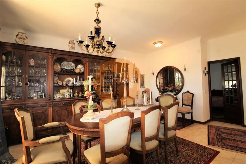 Magnificent House with large !!!