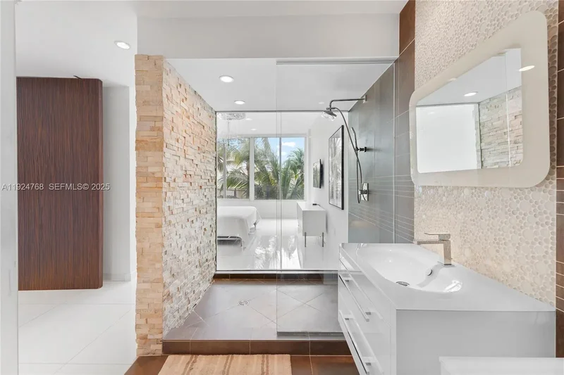 2100 Park Ave 201, Miami Beach, Florida, United States. - Photo 12