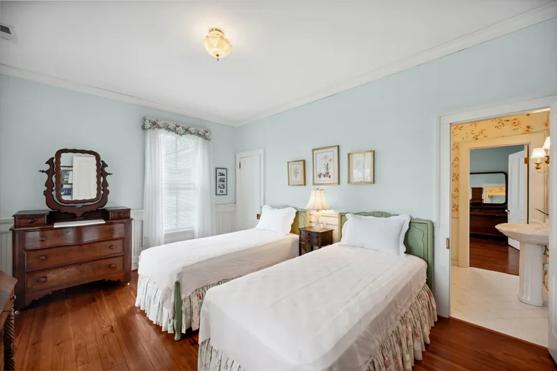 116 W Queen St, Edenton, NC 27932, Edenton, North Carolina, United States. - Photo 23
