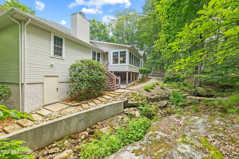 3 Bedrooms Single Family Detached