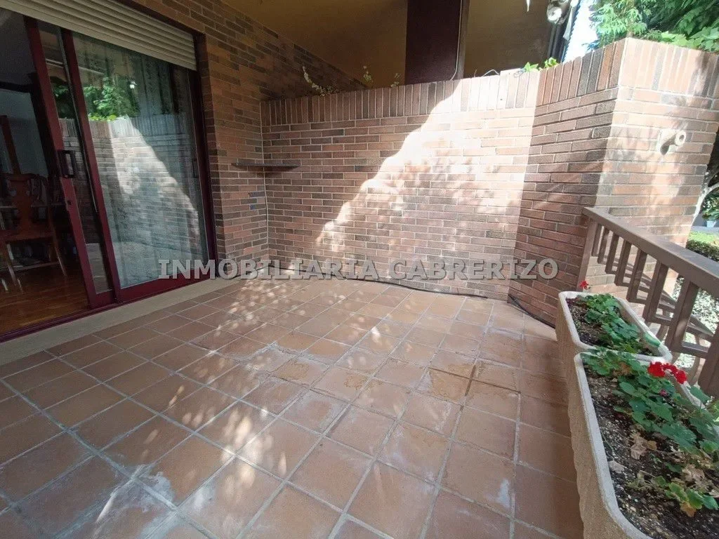 Exterior photo 3