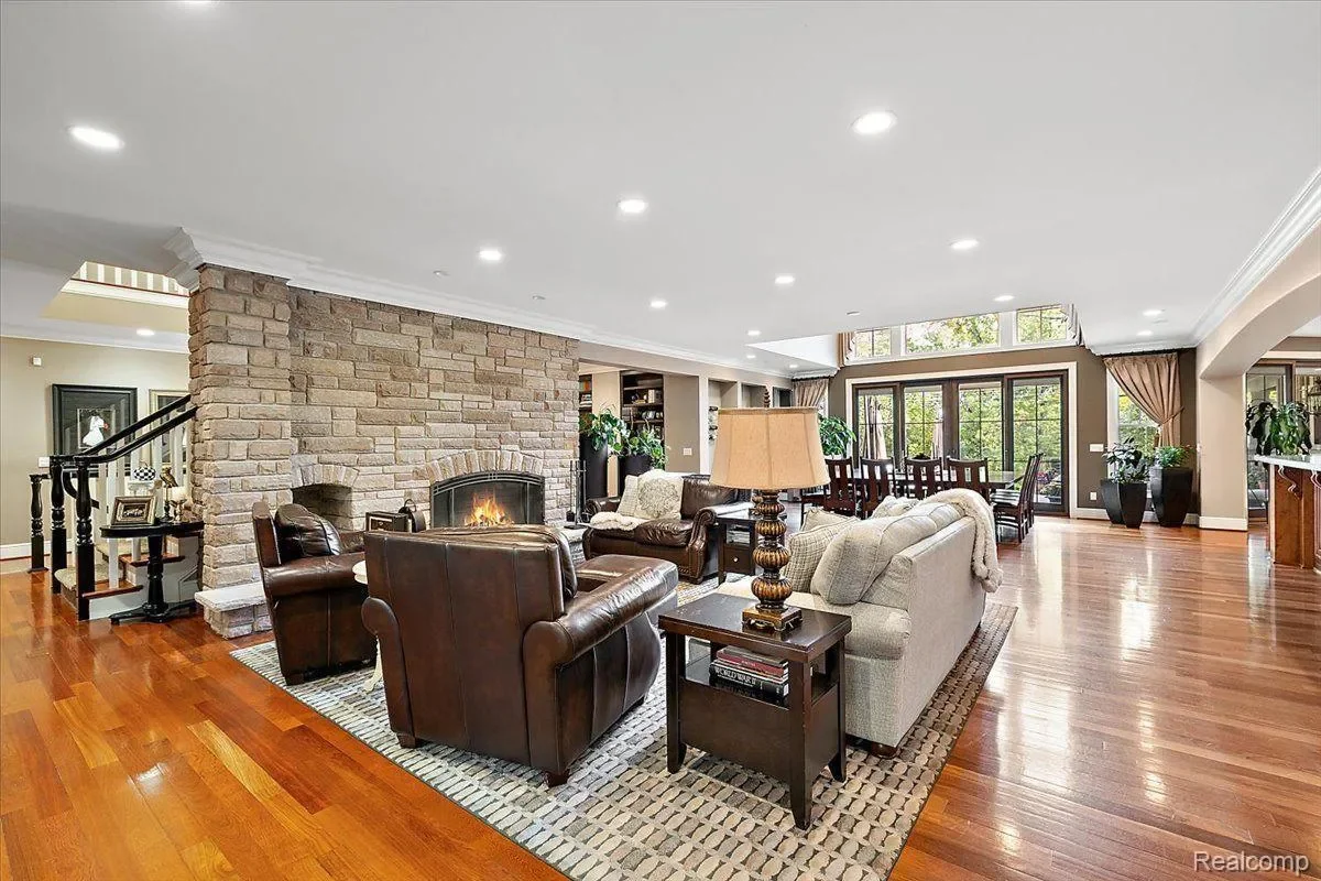 1330 Oxford Road, Bloomfield Charter Township, MI 48304, Birmingham, Michigan, United States. - Photo 15