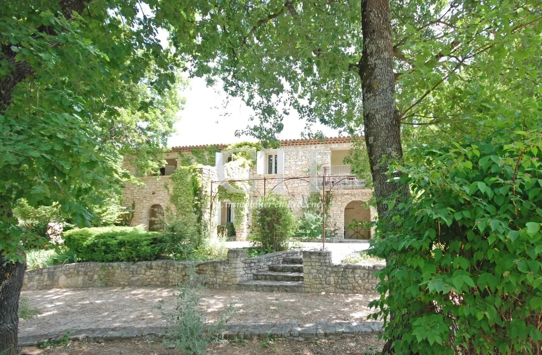 Exterior photo 5