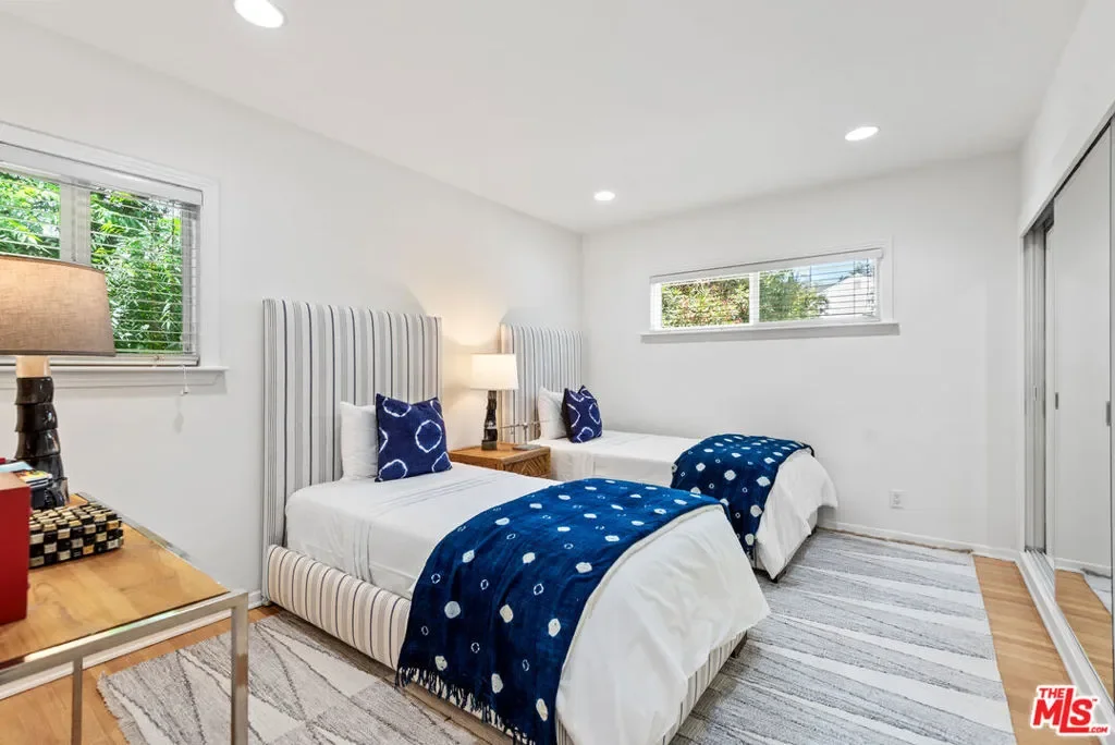 1247 N Bundy Drive, Los Angeles, California, United States. - Photo 19