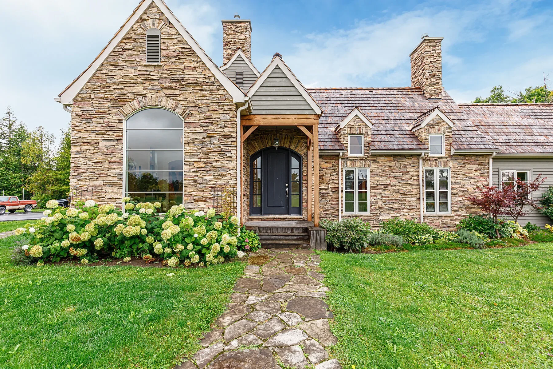 Exterior photo 4