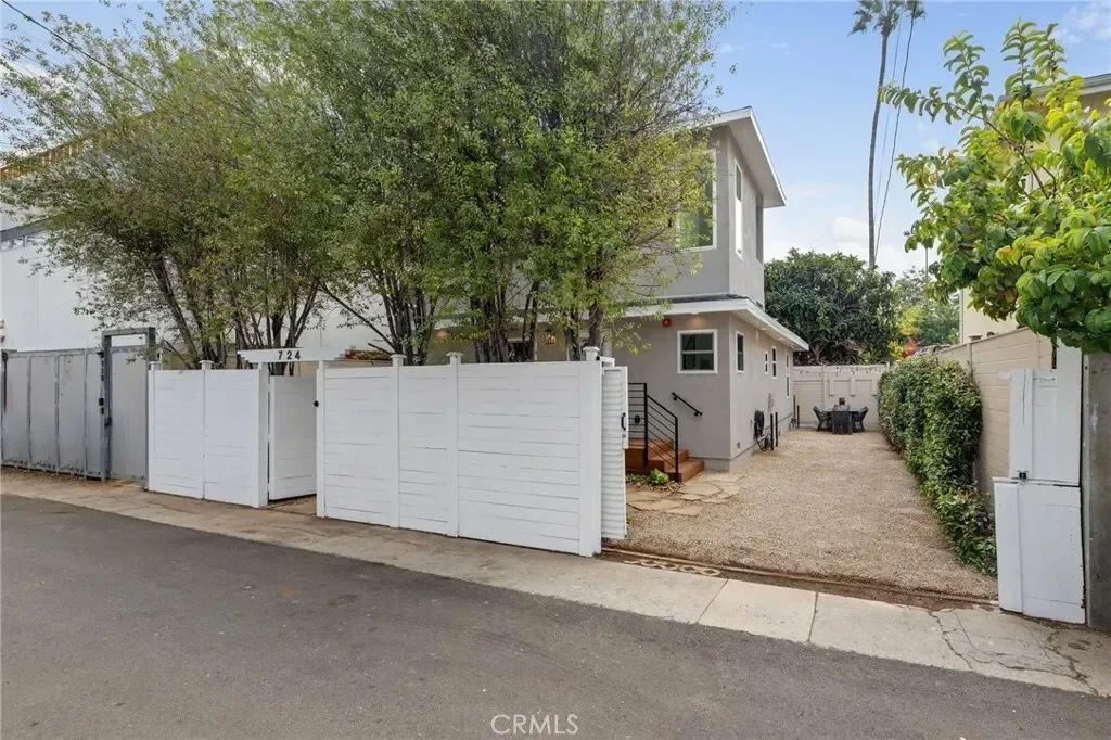 724 San Miguel Avenue, Los Angeles, California, United States. - Photo 5