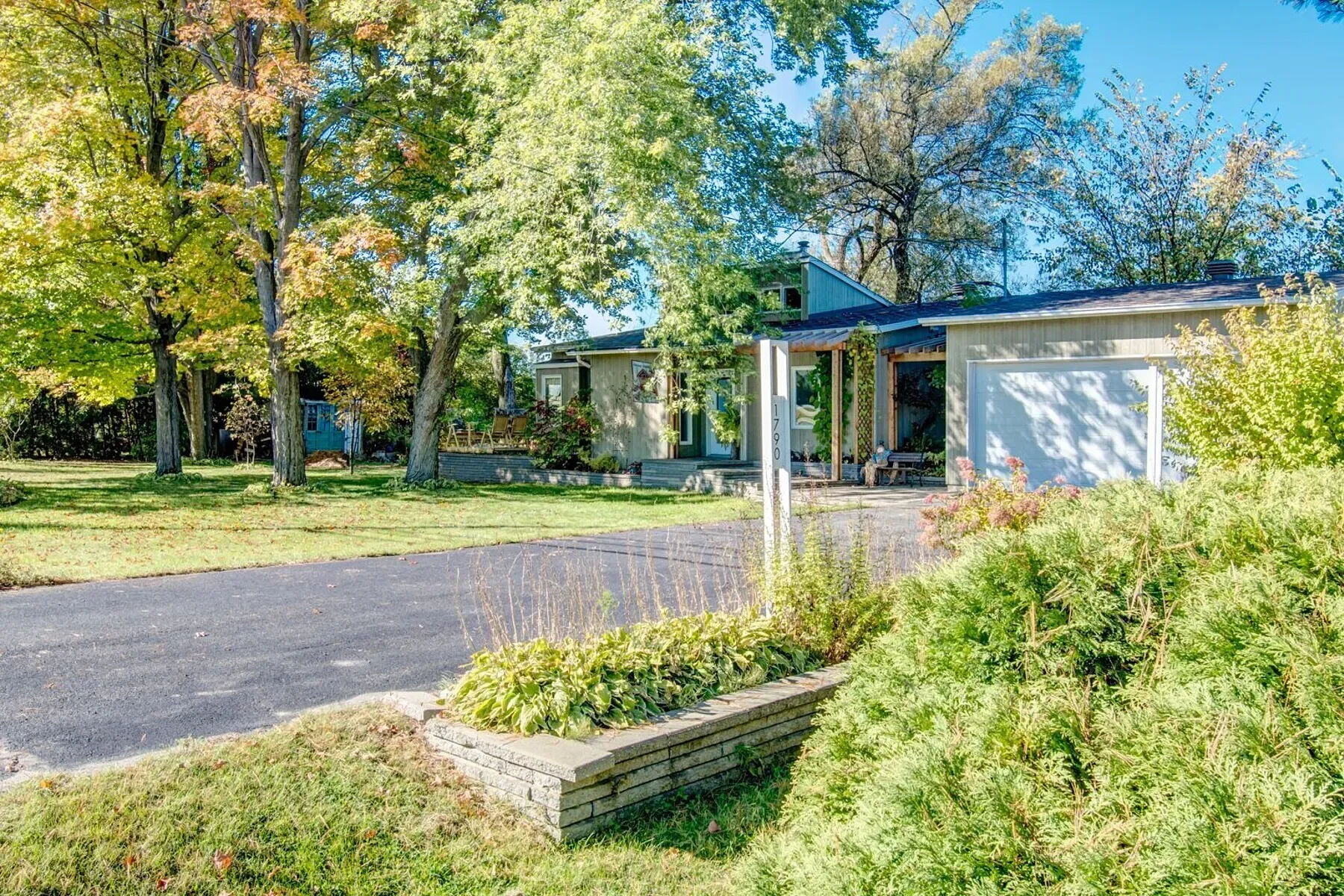 Exterior photo 9