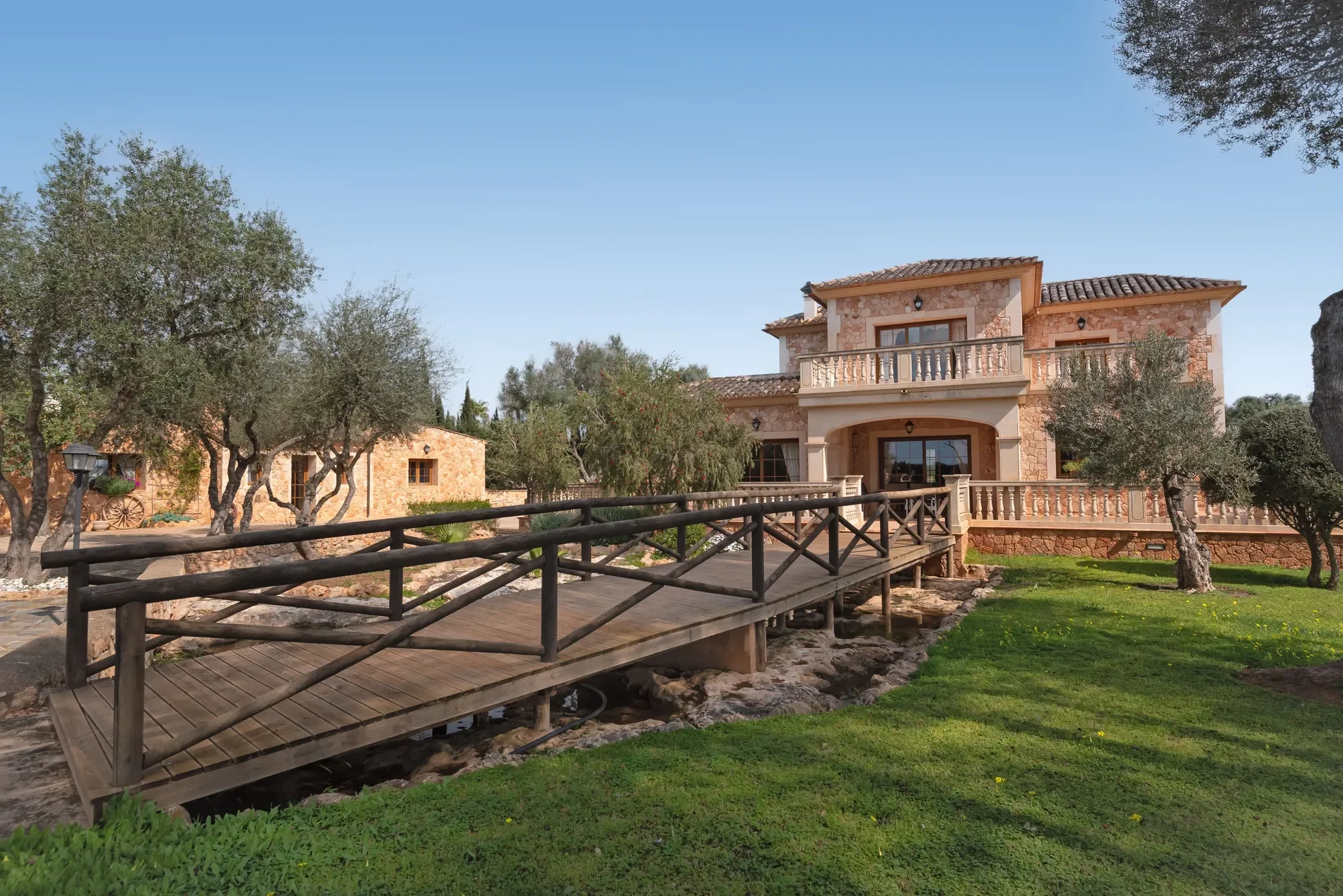 Exterior photo 11