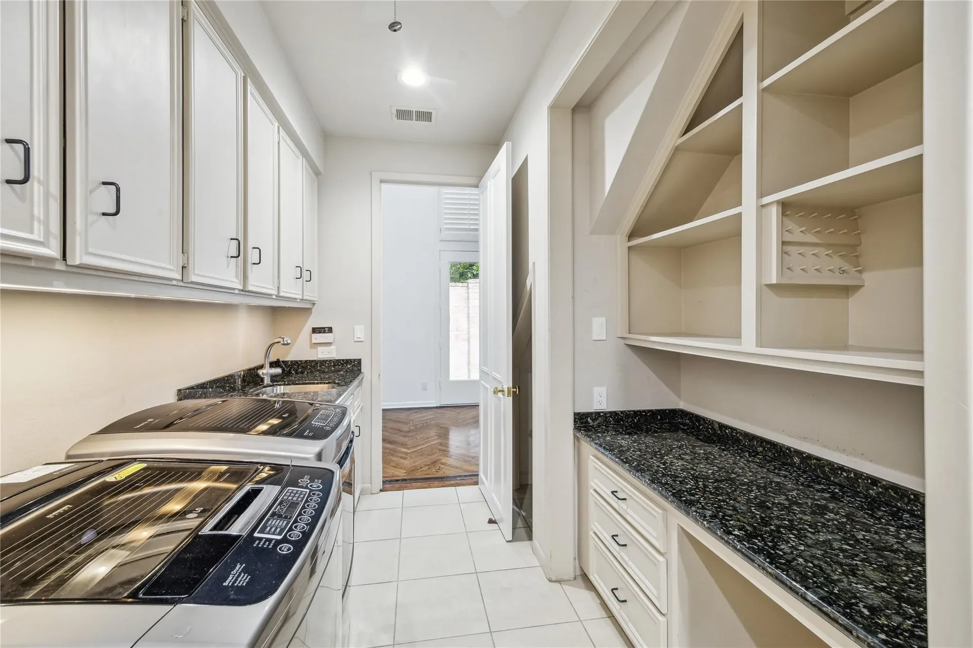 4 River Hollow Lane, Houston, Texas, United States. - Photo 24