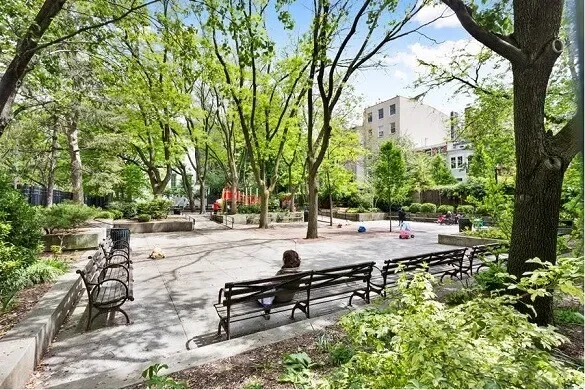 London Terrace, 465 W 23RD ST, New York, New York, United States. - Photo 24