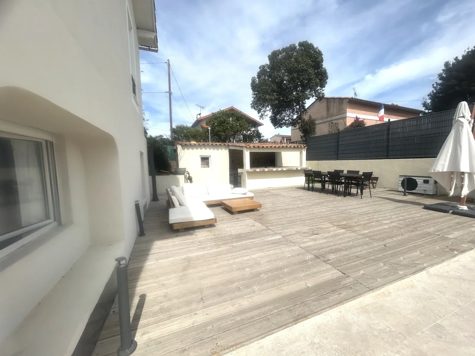 Exterior photo 9