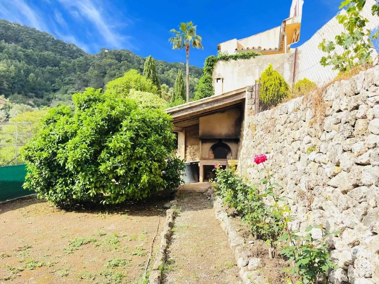 Exterior photo 8