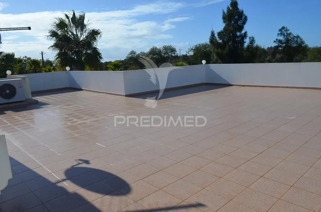 Exterior photo 4