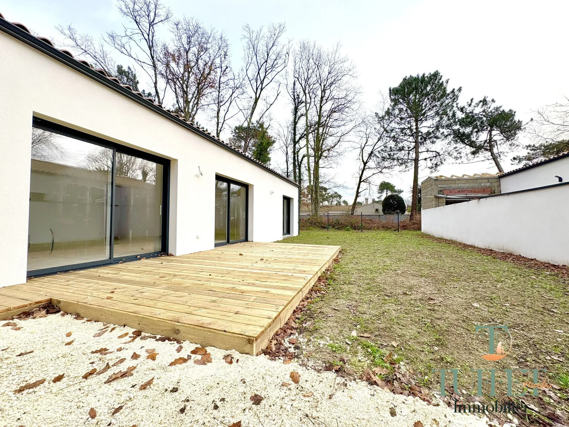 Exterior photo 3