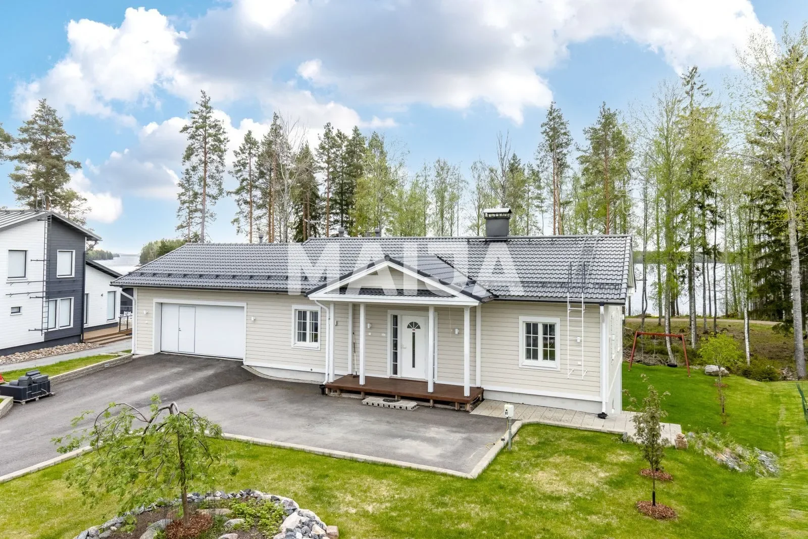 Exterior photo 6