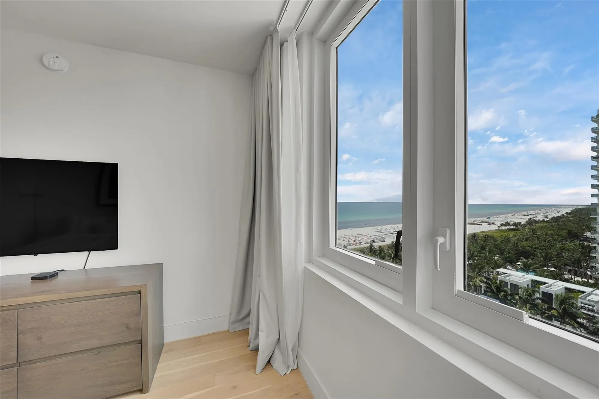 2301 Collins Ave 1008, Miami Beach, Florida, United States. - Photo 17