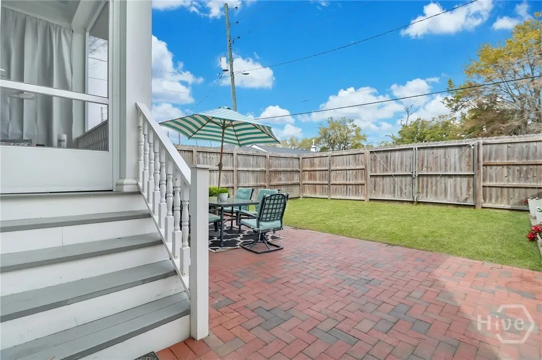Exterior photo 9