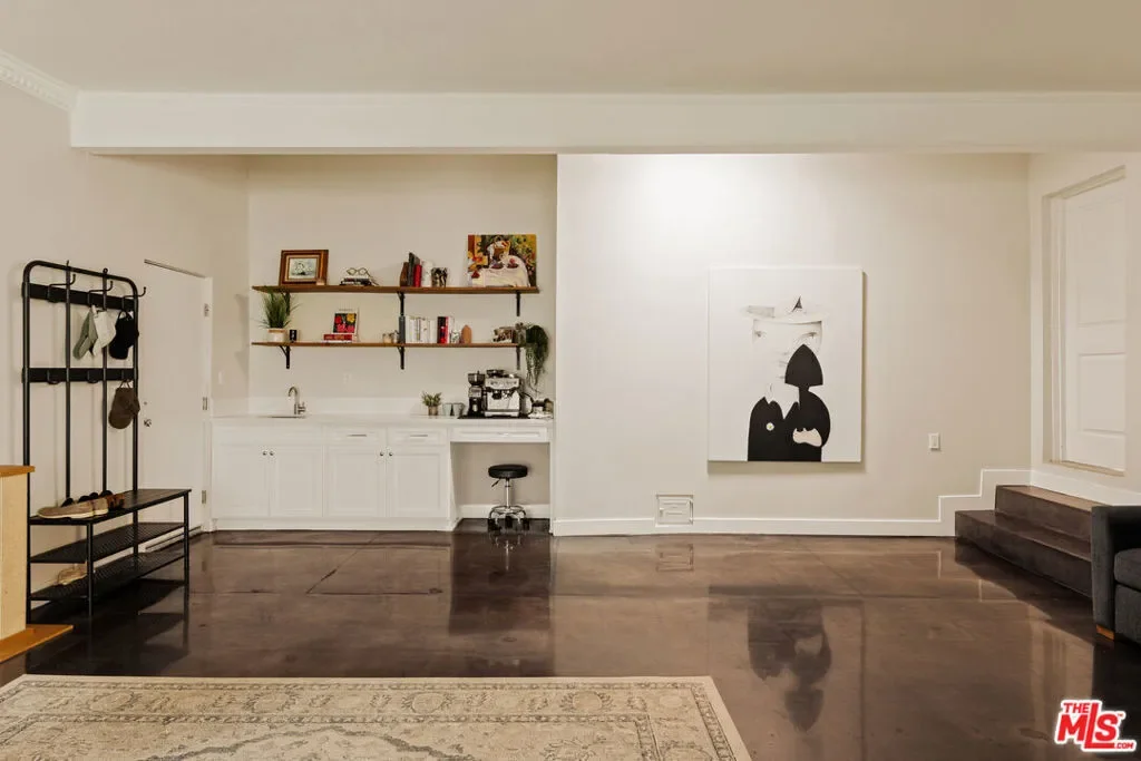 6448 Peach Avenue, Los Angeles, California, United States. - Photo 8