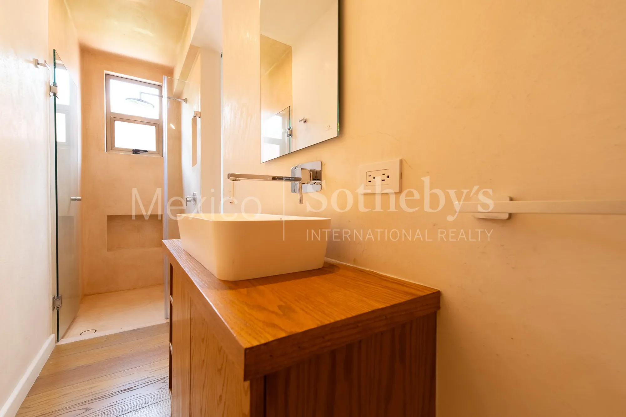 Gallery photo 2
