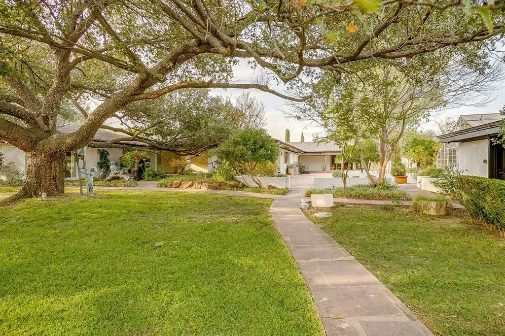 4301 Briarhaven Road, Fort Worth, Texas, United States. - Photo 22