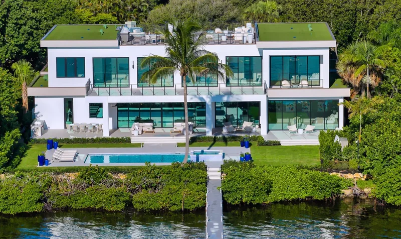 1422 SE Atlantic Drive, Lantana, Florida, United States. - Photo 1