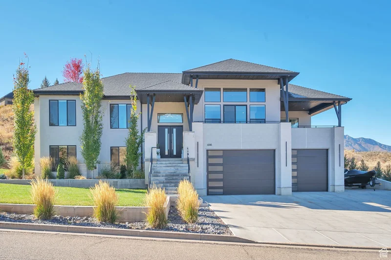 Single Family Residence in Mountain Green