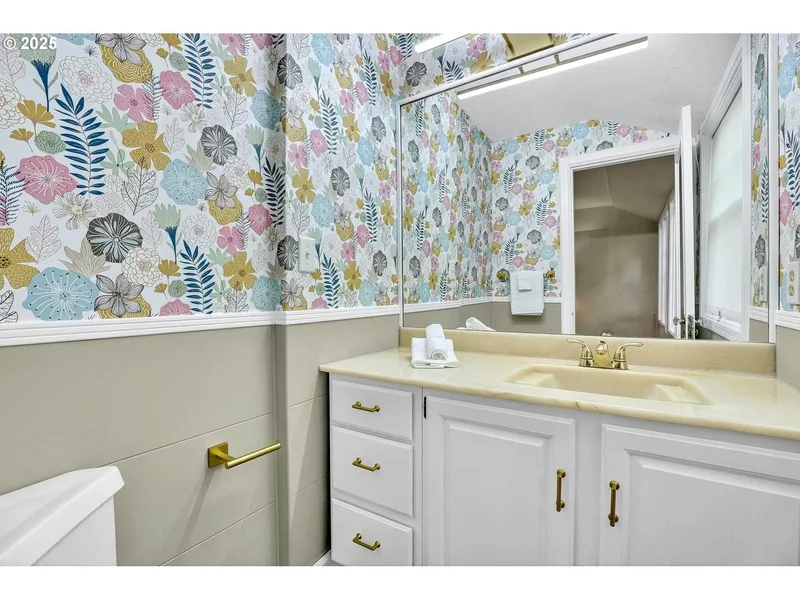 2207 NE RIDGEWOOD DR, Portland, Oregon, United States. - Photo 29
