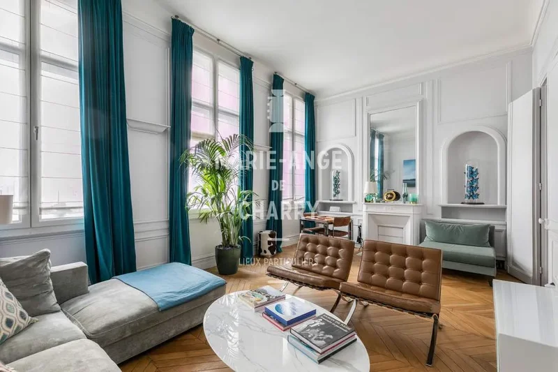 Like a duplex house of 180 m2 offering beautiful volumes