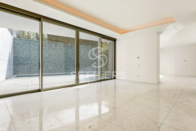 4+2 bedroom duplex apartment with garden and private pool