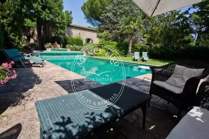 STONE-BUILT PROVENCAL PROPERTY 20MIN FROM THE COAST