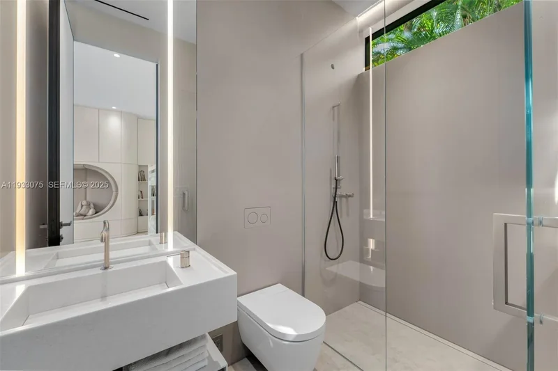 661 Melaleuca Ln, Miami, Florida, United States. - Photo 41