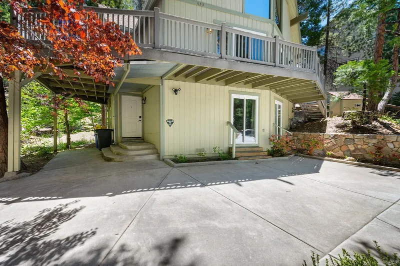 635 Grass Valley Road , Lake Arrowhead, CA 92352, Lake Arrowhead, California, United States. - Photo 29