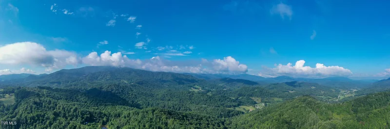 306 Bear Branch Rd, Roan Mountain, TN 37687, Roan Mountain, Tennessee, United States. - Photo 3