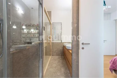 Thumbnail 19