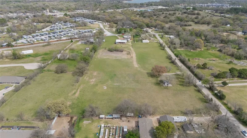 924 Fox Lane Road, Azle, TX 76020, Azle, Texas, United States. - Photo 30