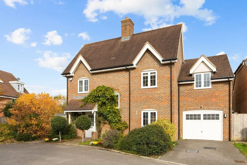 46 Heydon Way, Broadbridge Heath, Horsham, RH12 3GN, Horsham, England, United Kingdom. - Photo 4