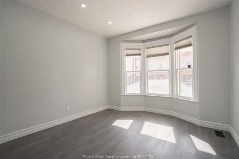 816 DOUGALL AVENUE, Windsor, Ontario, Canada. - Photo 20