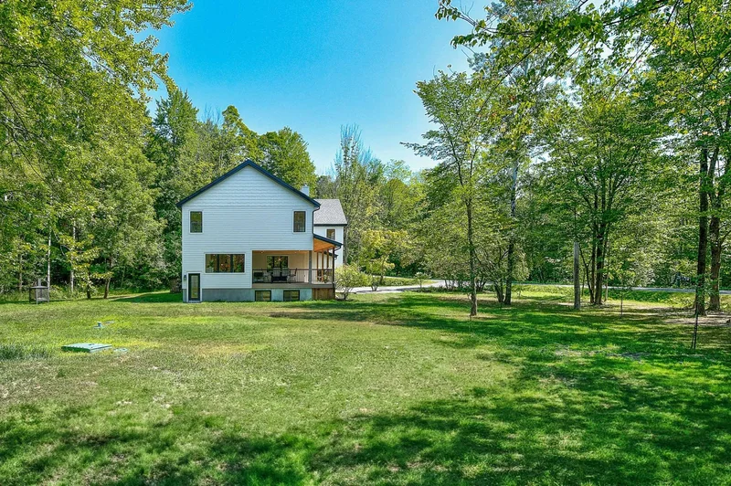 108 Rue Bellevue, Bromont, Quebec, Canada. - Photo 12