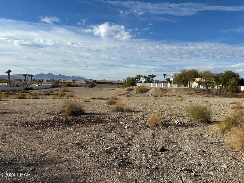111 Bunker Dr, Lake Havasu City, AZ 86403, Lake Havasu City, Arizona, United States. - Photo 3