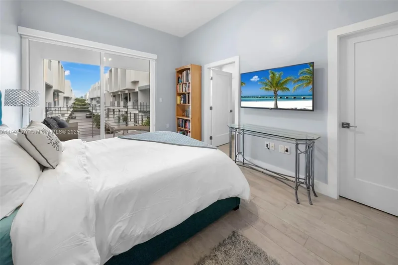 33 N Shore Dr, Miami Beach, Florida, United States. - Photo 5