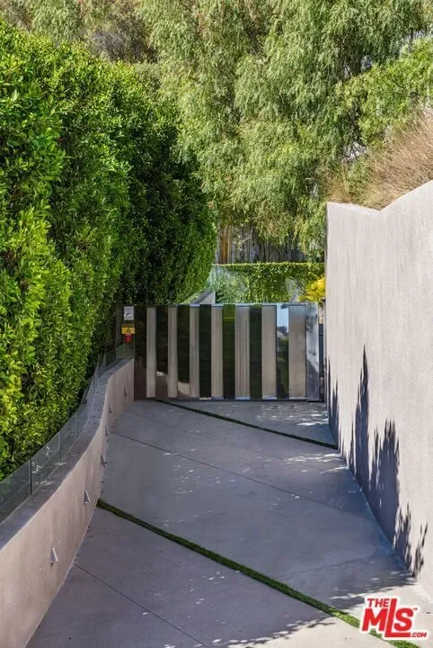 1895 Rising Glen Road, Los Angeles, California, United States. - Photo 3