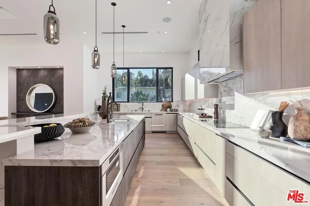 16879 Mooncrest Drive, Los Angeles, California, United States. - Photo 53