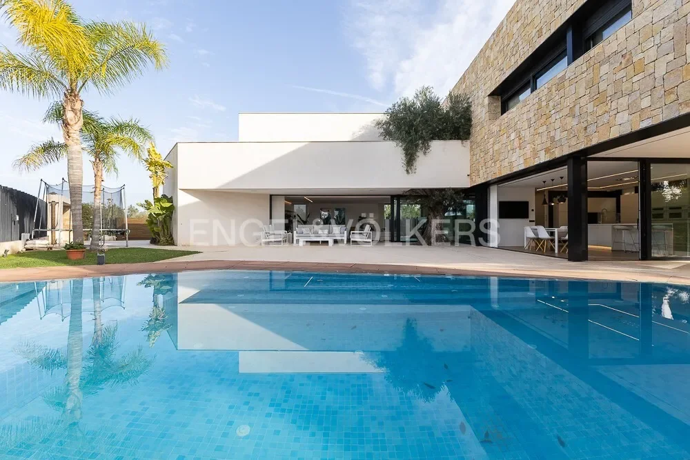 Exterior photo 12
