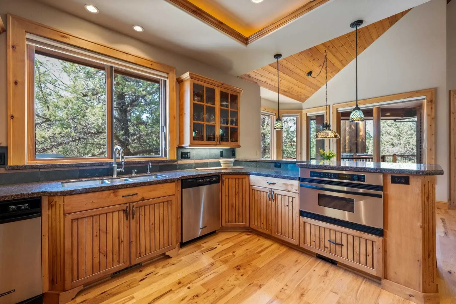 16921 Lady Caroline Drive , Sisters, OR 97759, Sisters, Oregon, United States. - Photo 32
