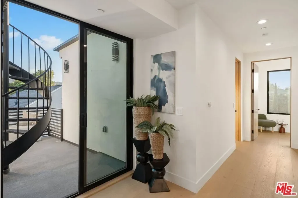 4532 Calhoun Avenue, Los Angeles, California, United States. - Photo 39
