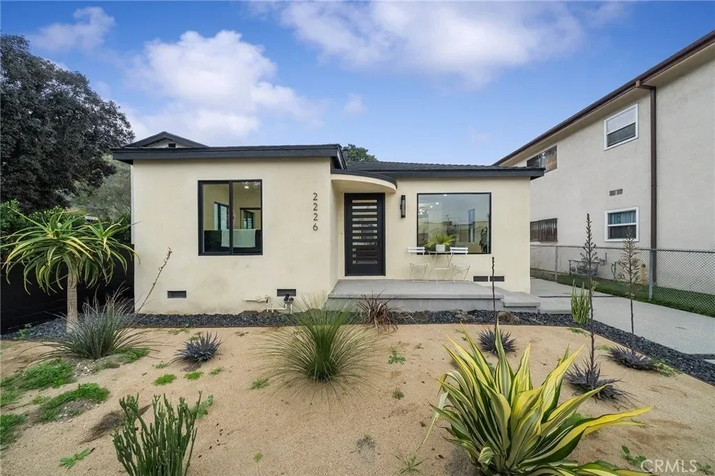 Exterior photo 4