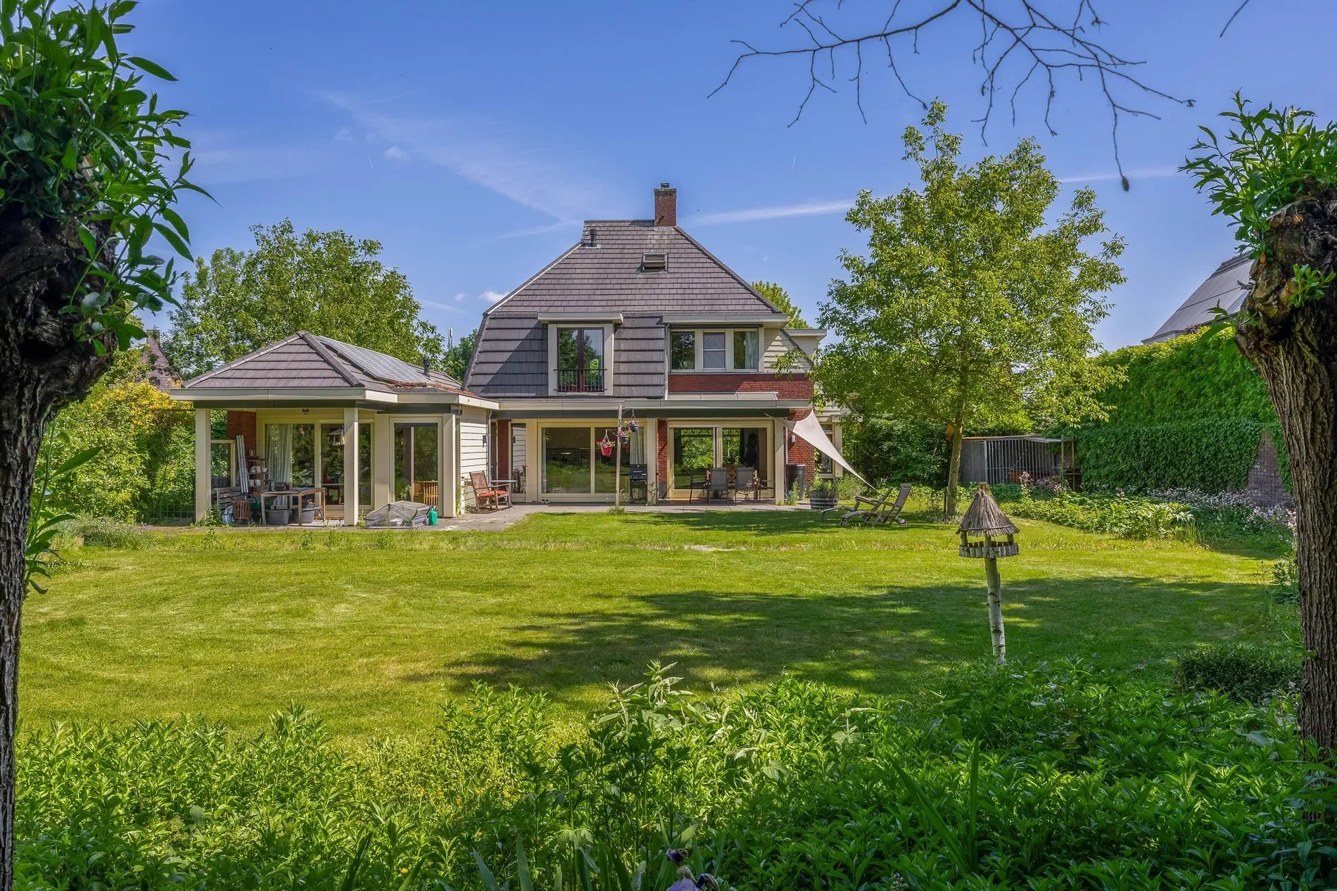 Exterior photo 5