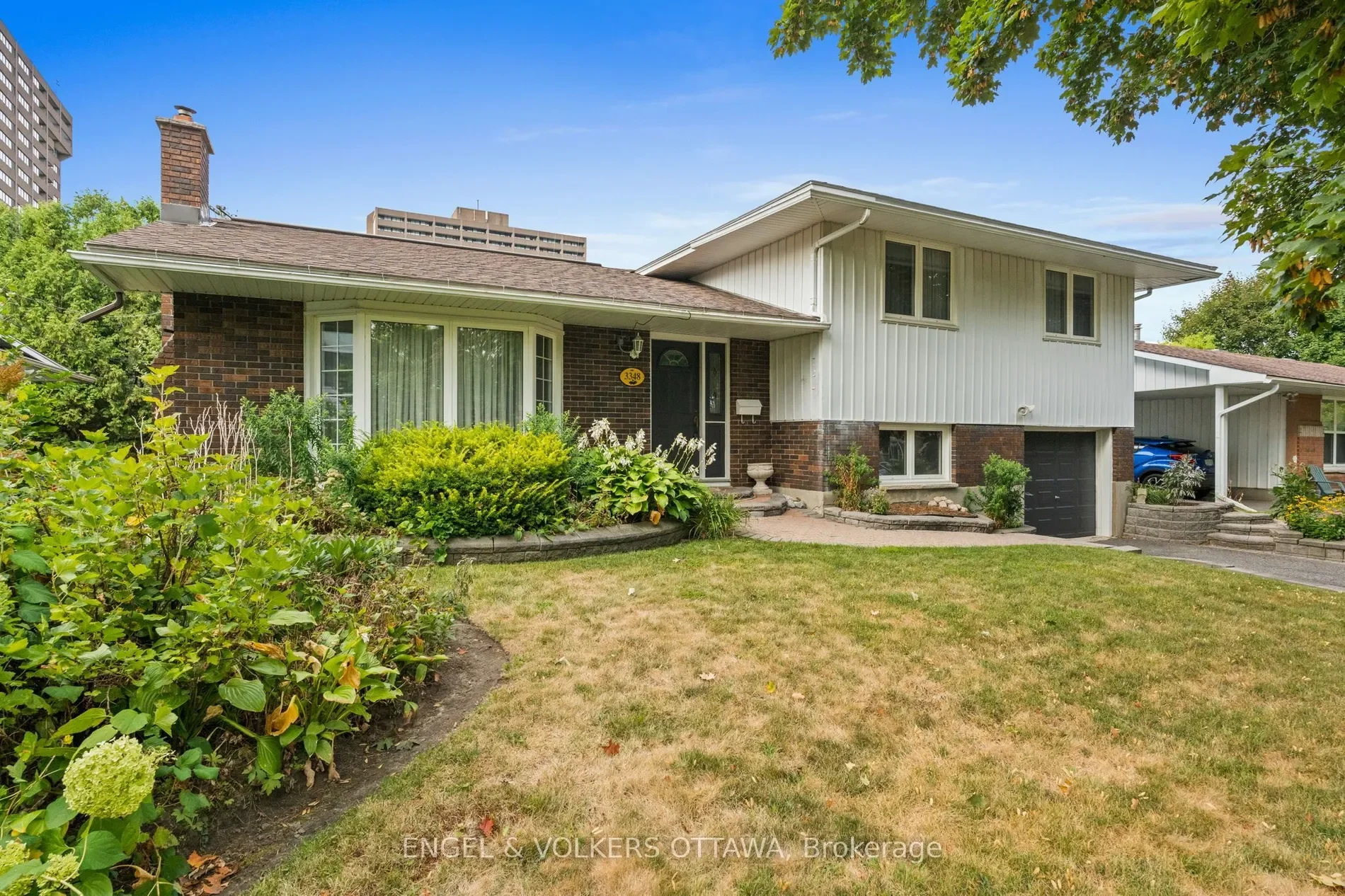 Exterior photo 2